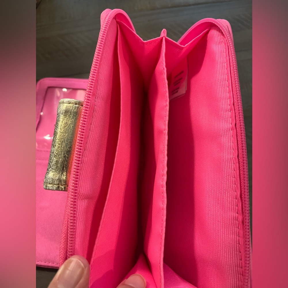 Lilly Pulitzer Quilted Warwick Floral Wallet in Lapis Lazuli Beach Club Blooms - Picture 10 of 12